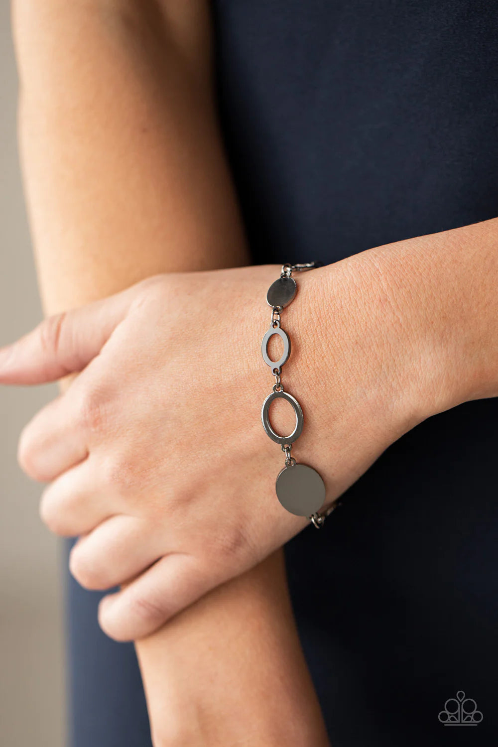 OVAL and Out - Black Bracelet